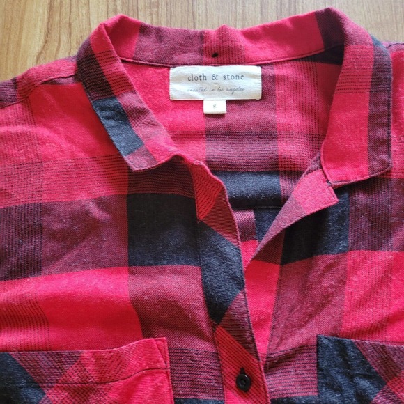 Cloth & Stone Shirt Women Small Red Black Buffalo Check Plaid Raw Hem Flannel - Picture 3 of 10